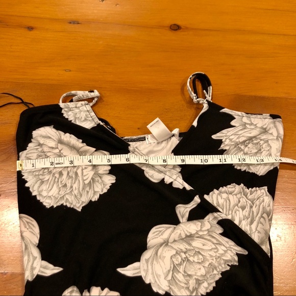 Stretchy black and white slinky dress - Picture 3 of 5